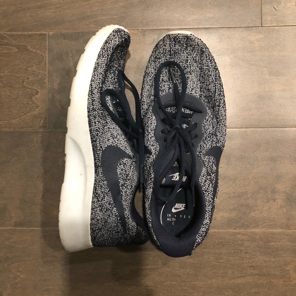 Nike tennis shoes